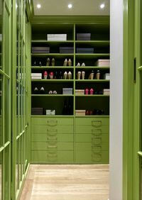 Г-образная гардеробная комната в зеленом цвете Череповец