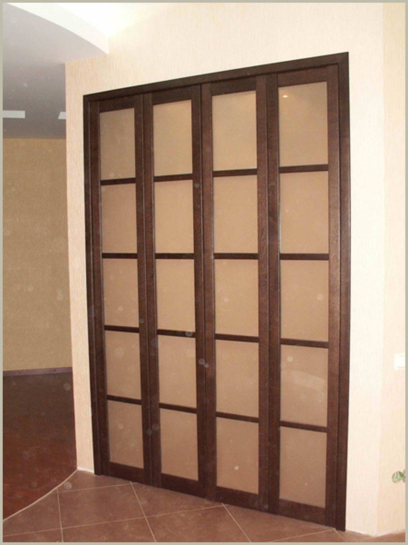 Двери гармошка с матовым стеклом и накладными разделителями Череповец