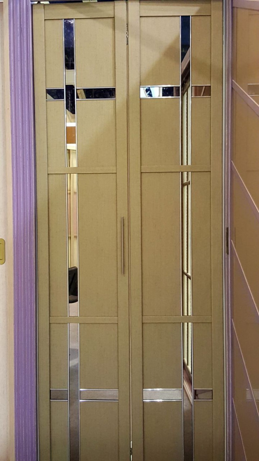 Двери гармошка шпонированные с зеркальным декором Череповец