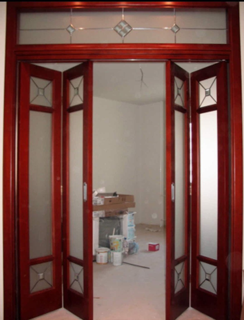 Дверь гармошка с декоративными стеклянными вставками Череповец